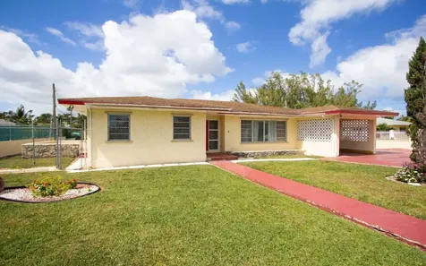 64 Golf Course Avenue New Providence Paradise Island BS