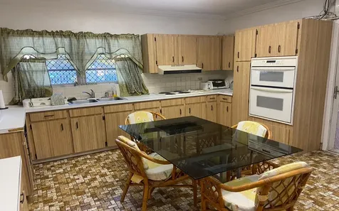 64 Golf Course Avenue New Providence Paradise Island BS