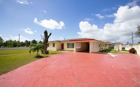 64 Golf Course Avenue New Providence Paradise Island BS
