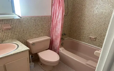 64 Golf Course Avenue New Providence Paradise Island BS