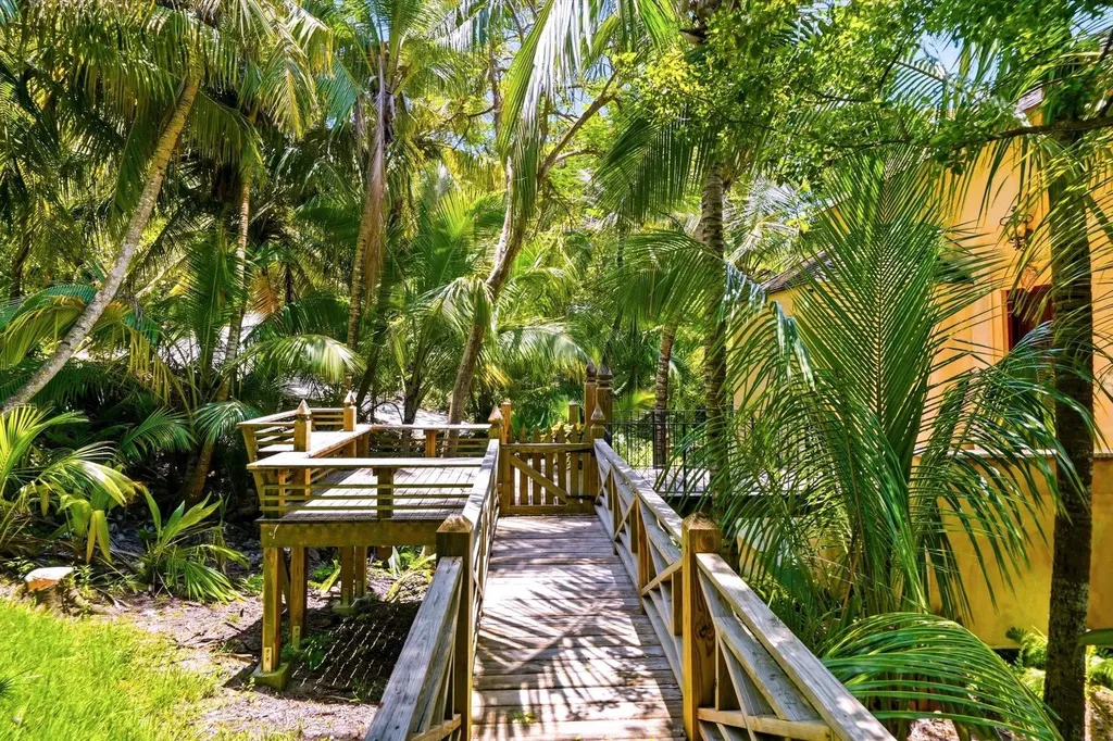 Sandycombe Eleuthera BS