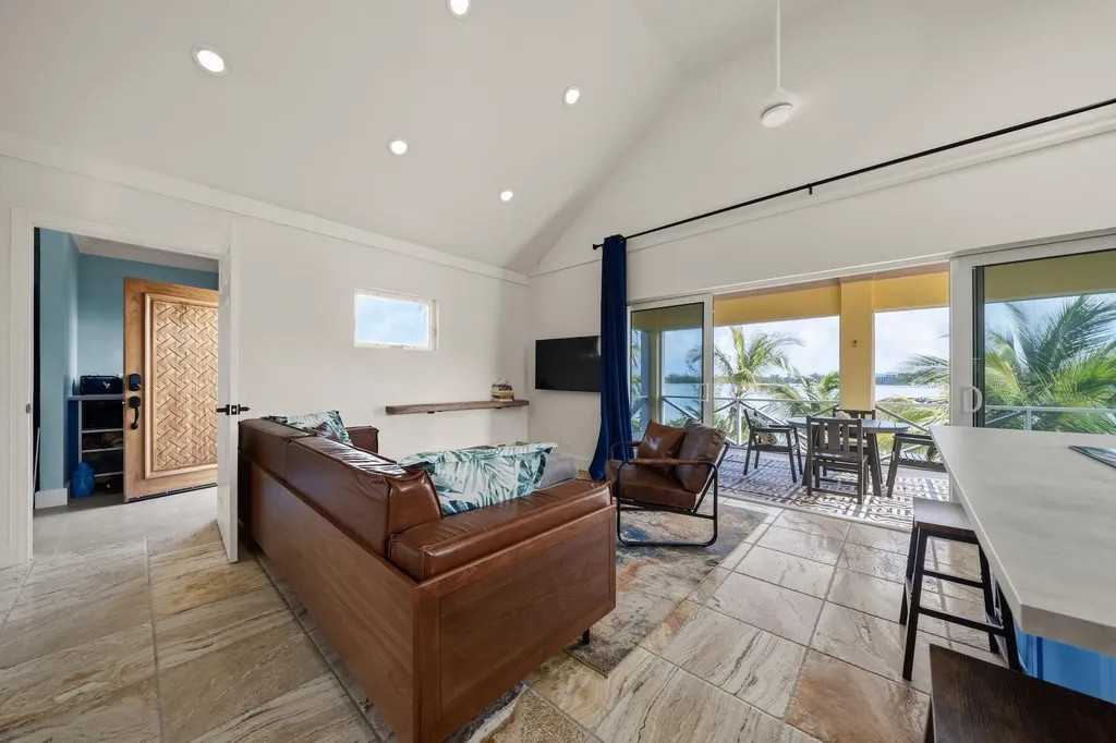 Penthouse, Coco Bay Abaco BS