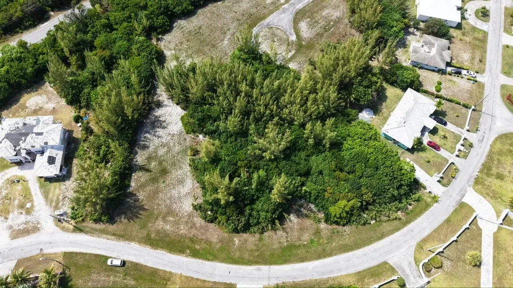 Lot 190, St Andrews Drive Grand Bahama Freeport BS