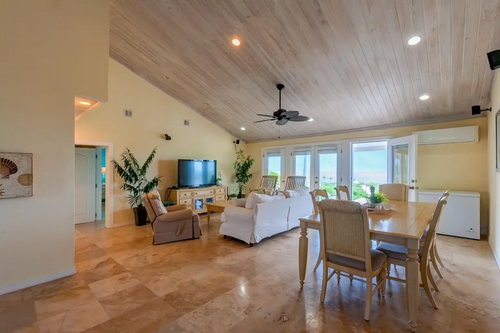 Sandy Point, Columbus Lan Lot 21 San Salvador BS
