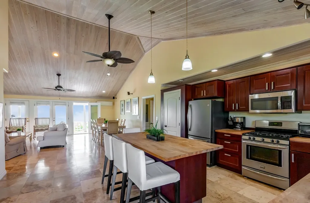 Sandy Point, Columbus Lan Lot 21 San Salvador BS