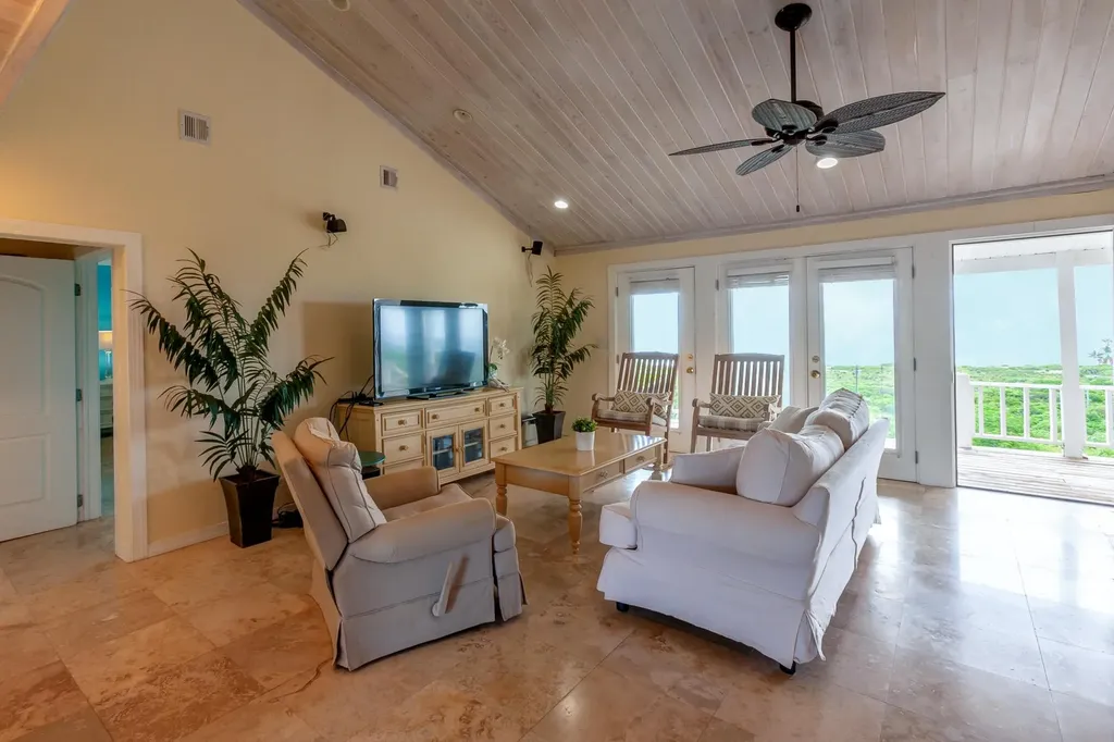 Sandy Point, Columbus Lan Lot 21 San Salvador BS