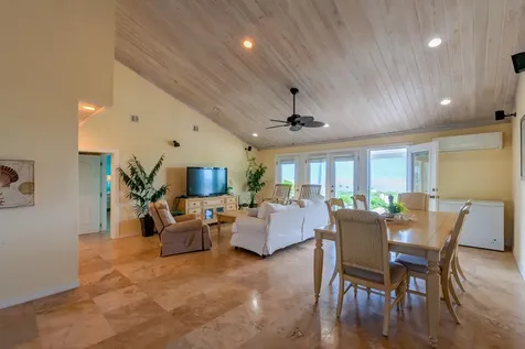 Sandy Point, Columbus Lan Lot 21 San Salvador BS