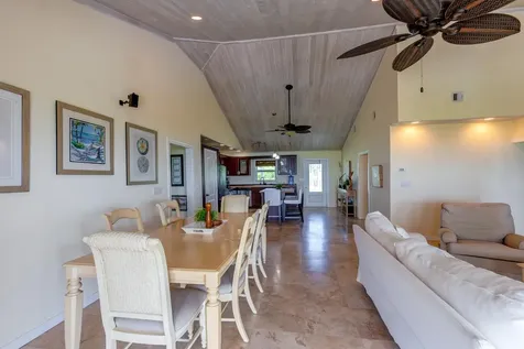 Sandy Point, Columbus Lan Lot 21 San Salvador BS