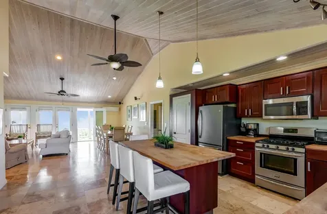 Sandy Point, Columbus Lan Lot 21 San Salvador BS