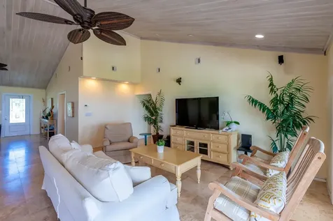 Sandy Point, Columbus Lan Lot 21 San Salvador BS