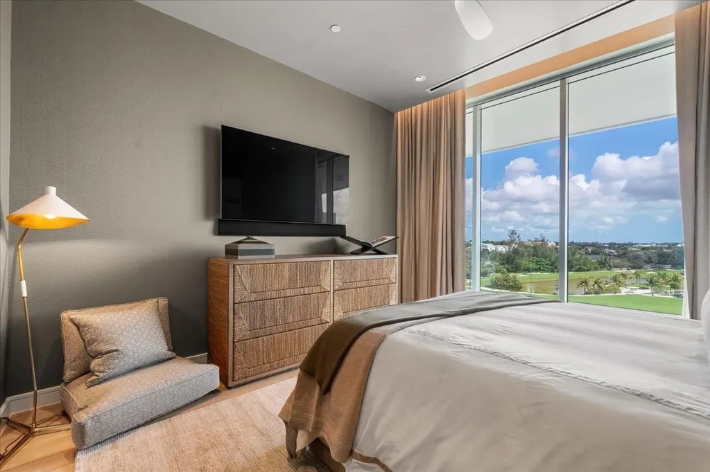 Ph 603 - Goldwynn New Providence Paradise Island BS