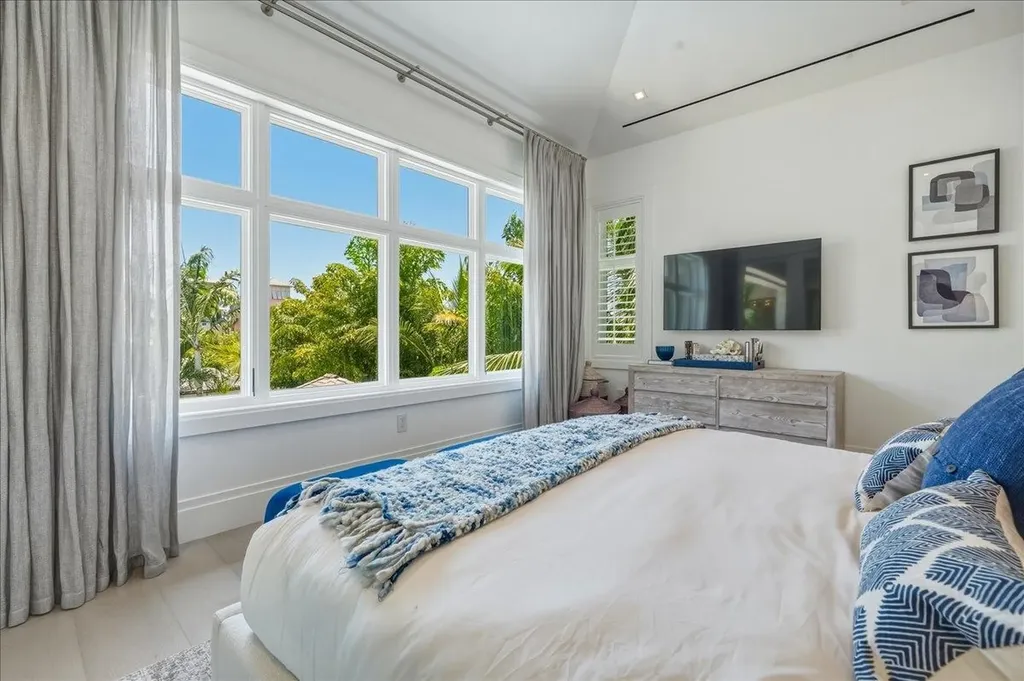Loinnir Beach Walk Albany New Providence Paradise Island BS