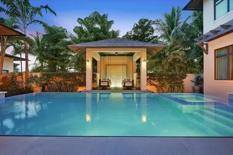 Loinnir Beach Walk Albany New Providence Paradise Island BS