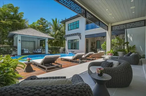 Loinnir Beach Walk Albany New Providence Paradise Island BS