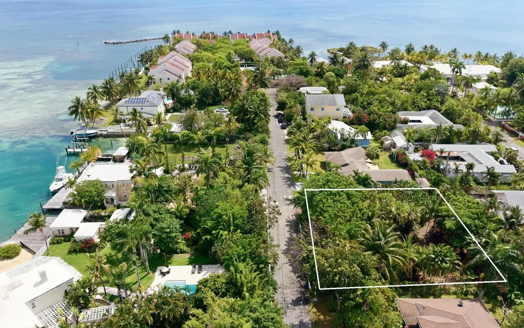 New Providence Paradise Island BS, Lot 23, Dick's Point Subd