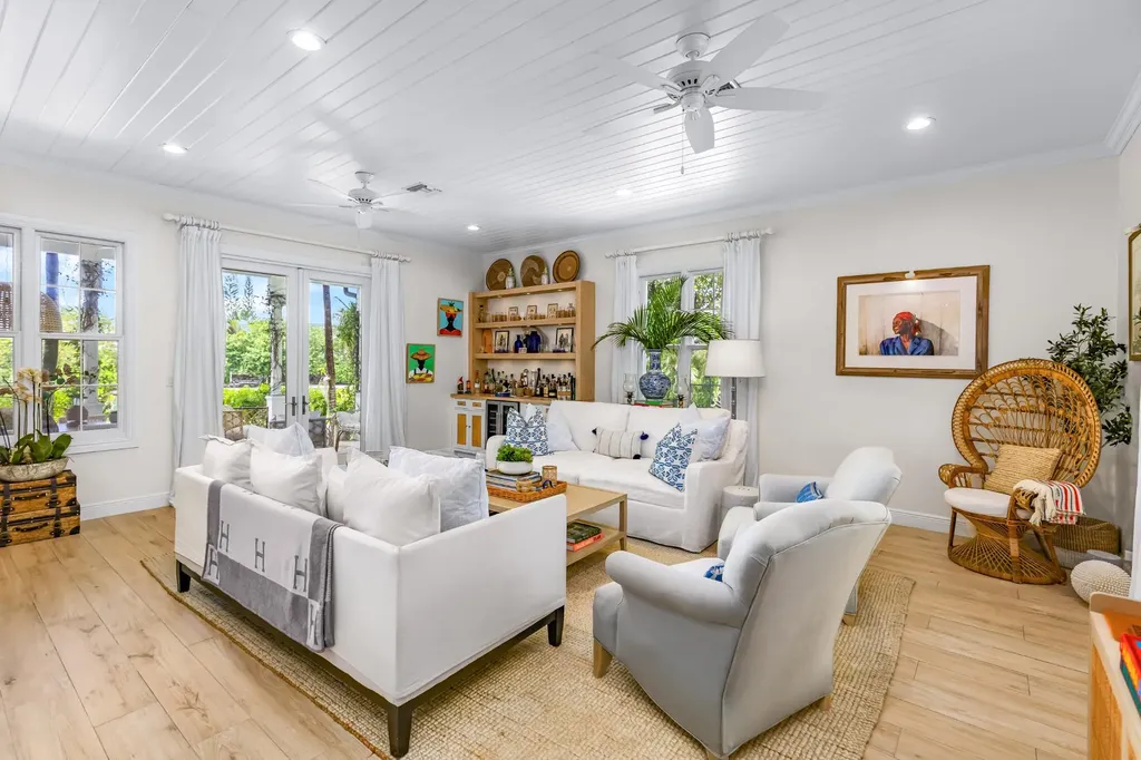 Turtle Cove Old Fort Bay New Providence Paradise Island BS