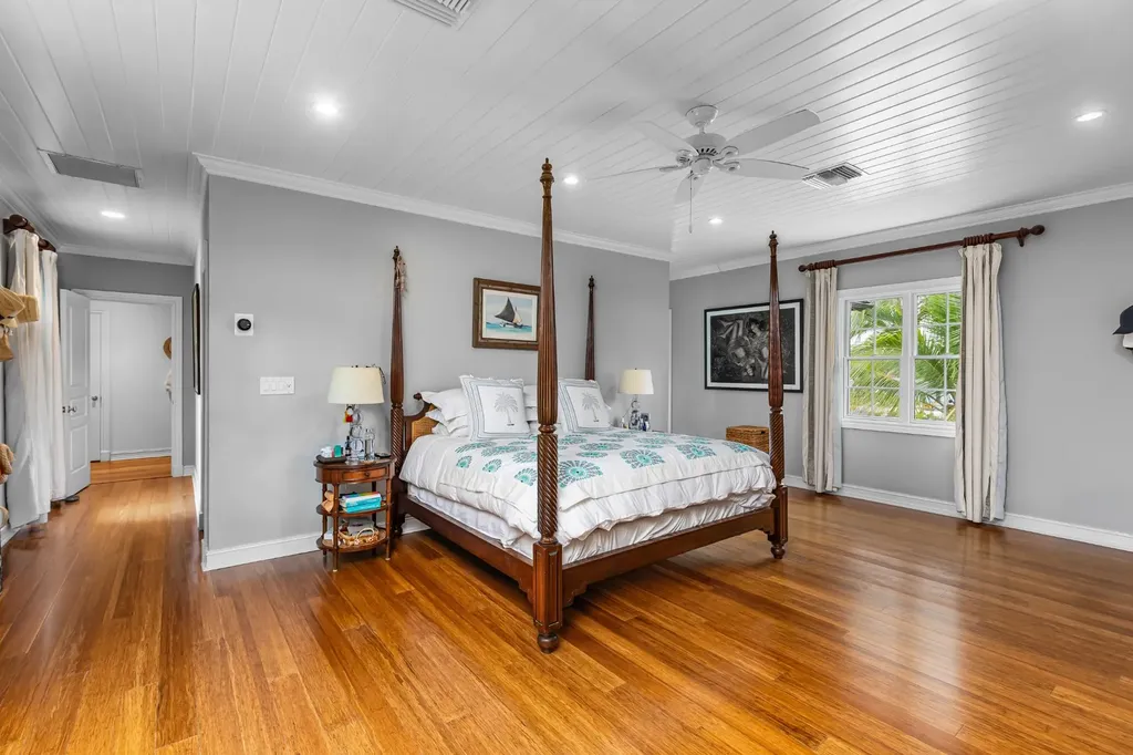 Turtle Cove Old Fort Bay New Providence Paradise Island BS