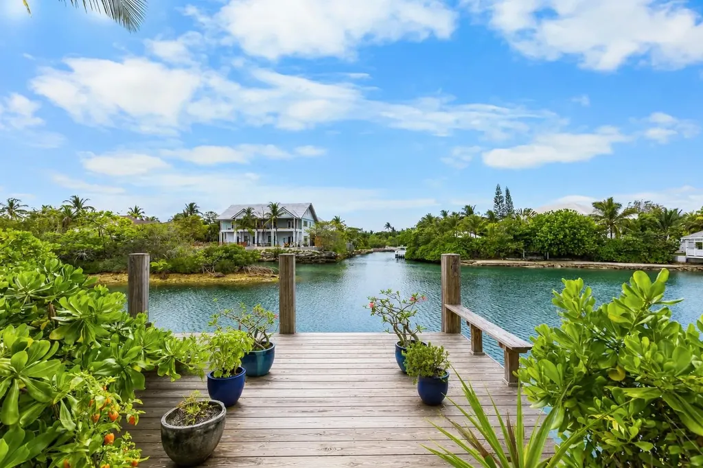 Turtle Cove Old Fort Bay New Providence Paradise Island BS