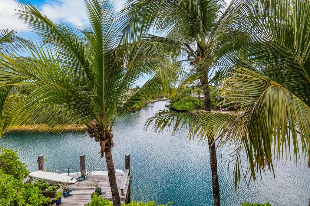 Turtle Cove Old Fort Bay New Providence Paradise Island BS