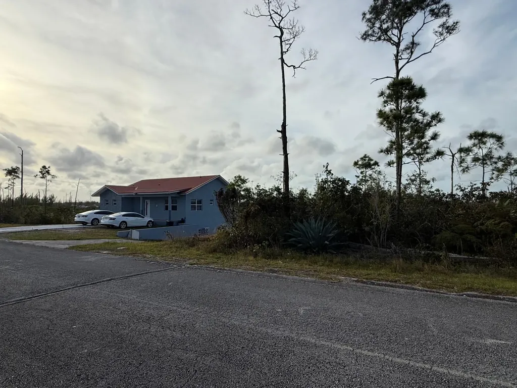 Chippinghill Drive 32 Grand Bahama Freeport BS