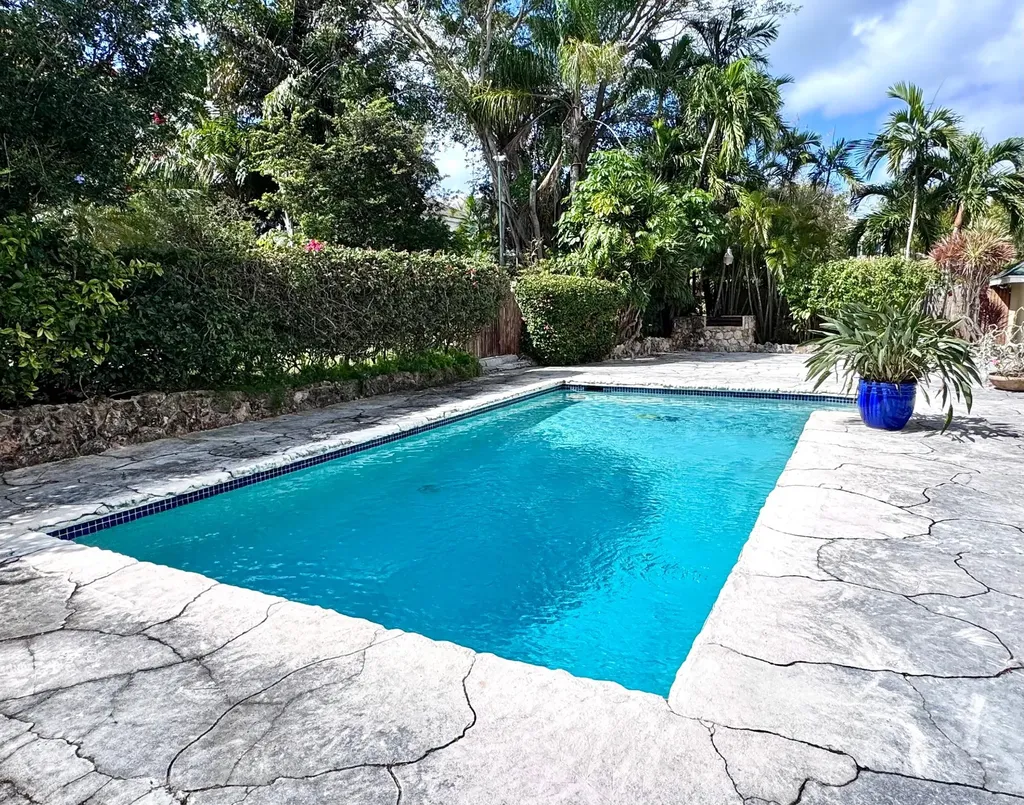 Poinciana Drive 10 New Providence Paradise Island BS
