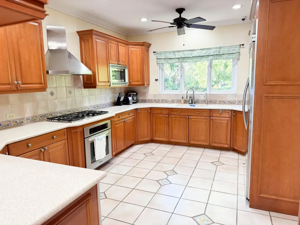 Poinciana Drive 10 New Providence Paradise Island BS