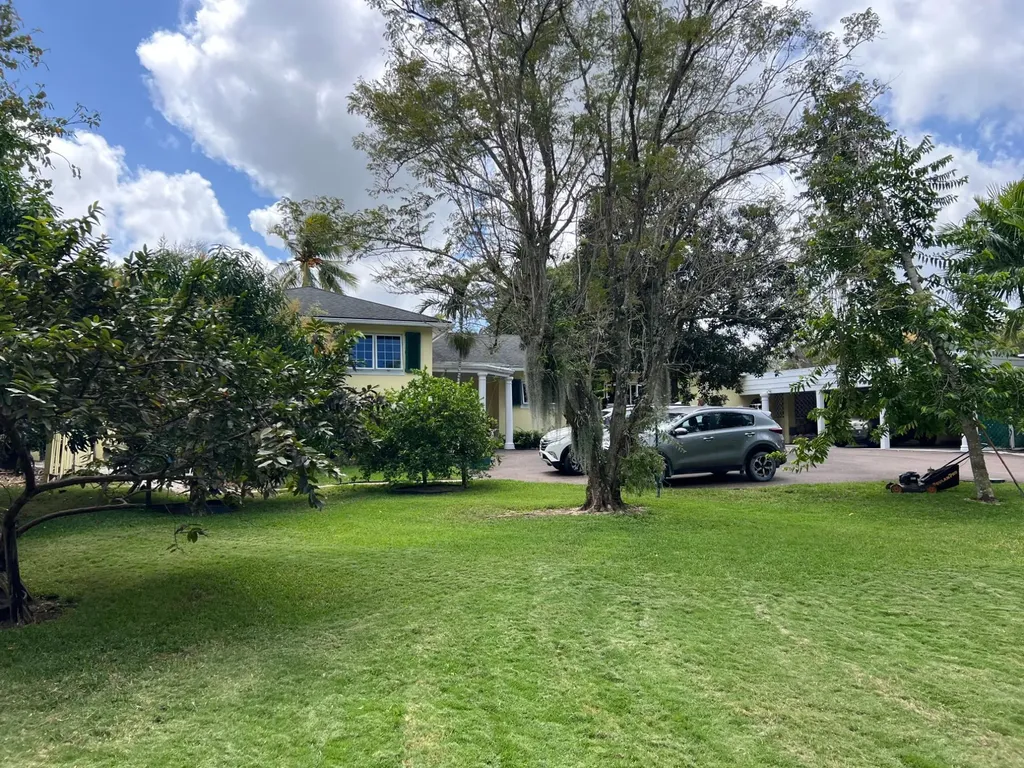 Poinciana Drive 10 New Providence Paradise Island BS