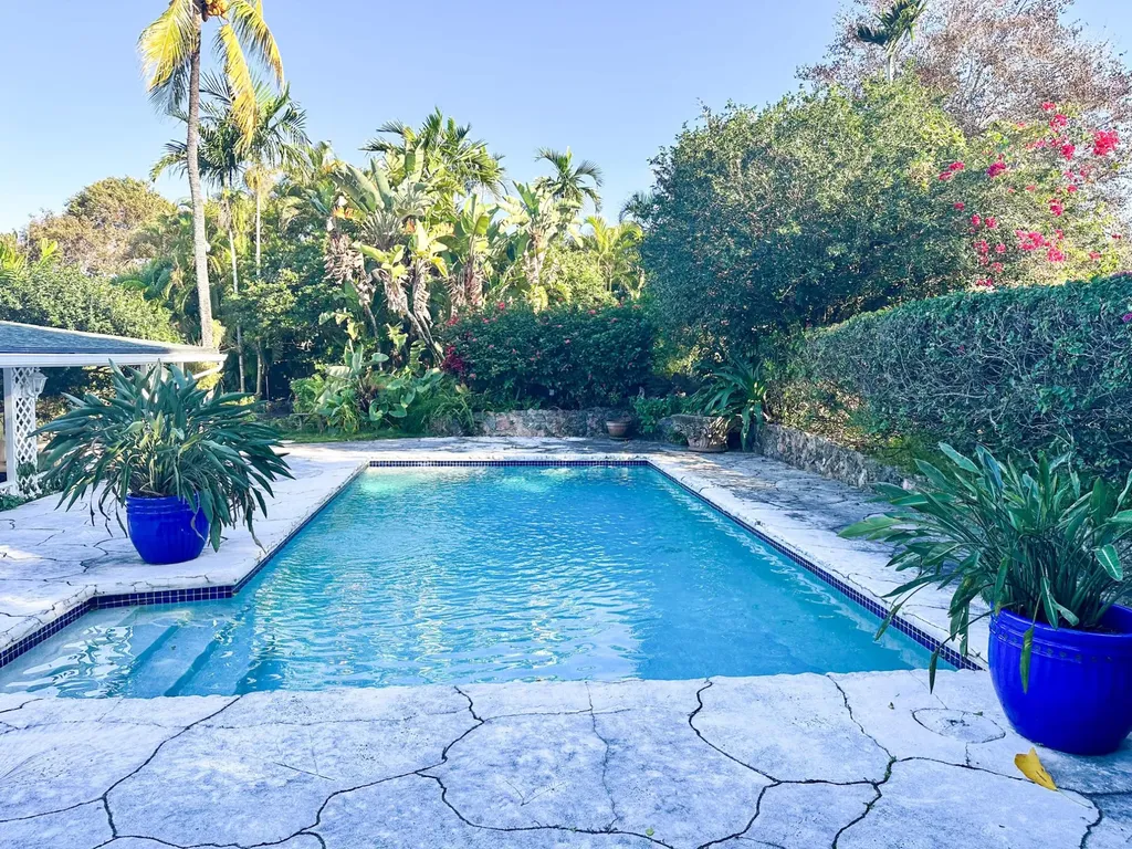 Poinciana Drive 10 New Providence Paradise Island BS