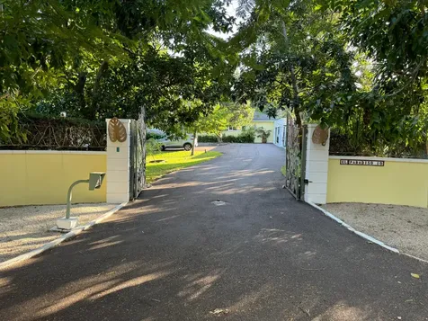 Poinciana Drive 10 New Providence Paradise Island BS