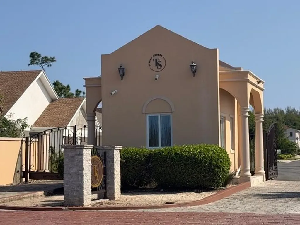 Tuscan Shores, Off South New Providence Paradise Island BS