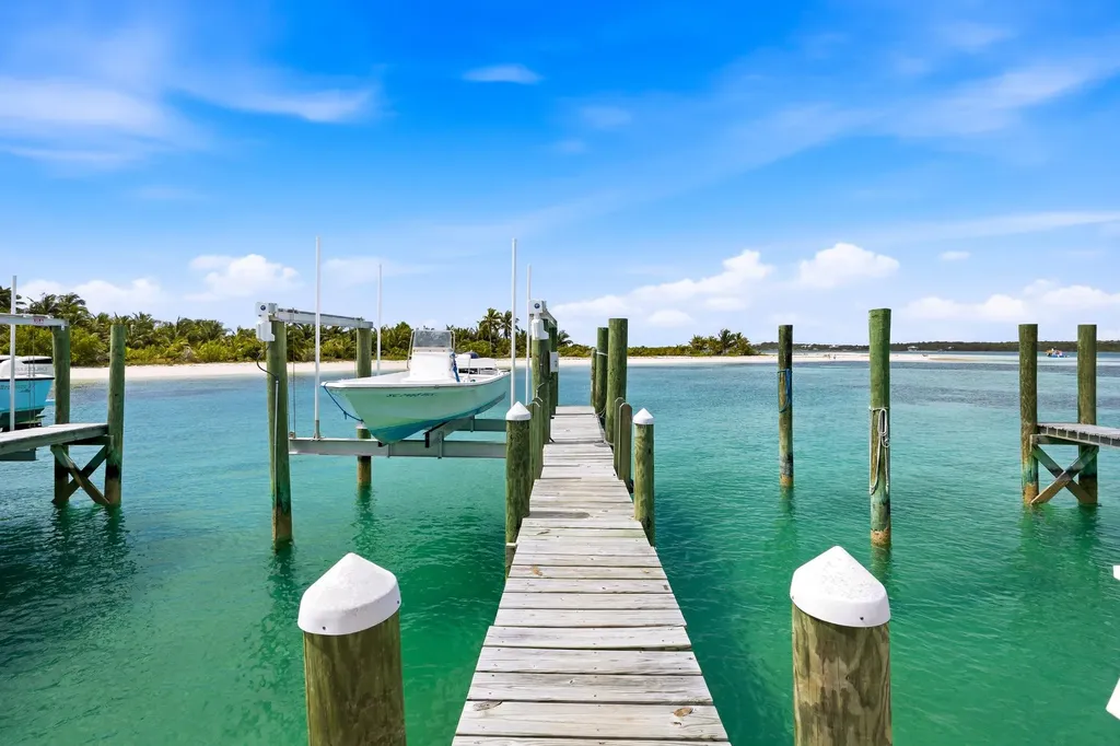 Coconut Grove Estate Abaco BS