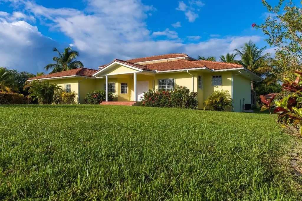 Charles Chillingsworth Court Grand Bahama Freeport BS
