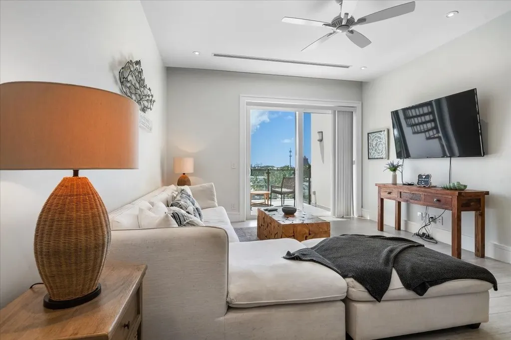 Penthouse #9 Thirty Six New Providence Paradise Island BS