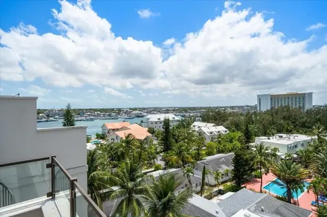 Penthouse #9 Thirty Six New Providence Paradise Island BS