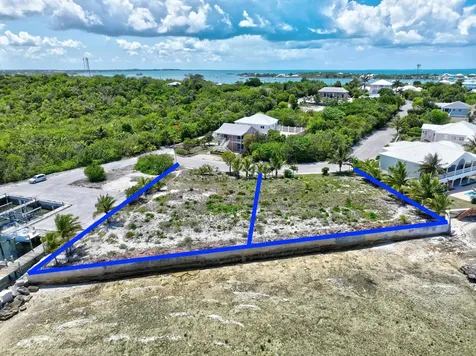Sunrise Bayfront Lot 17 Abaco BS