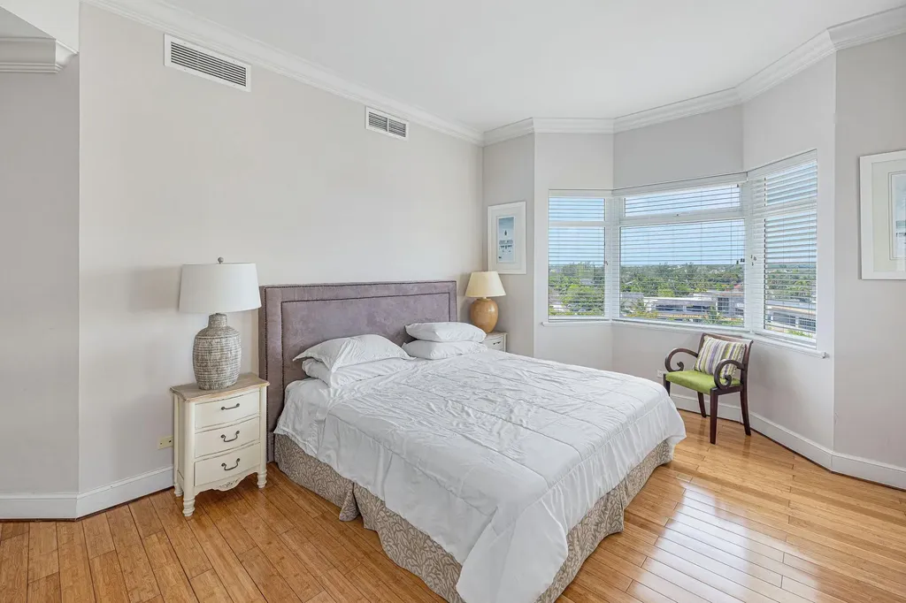 Bay Tower, Bayroc New Providence Paradise Island BS