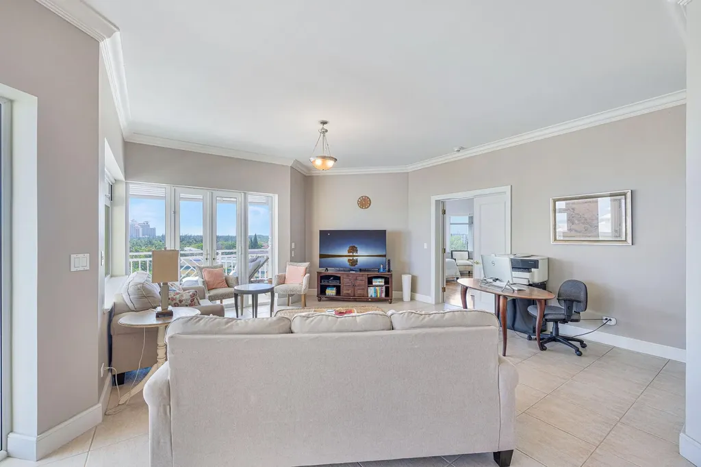 Bay Tower, Bayroc New Providence Paradise Island BS