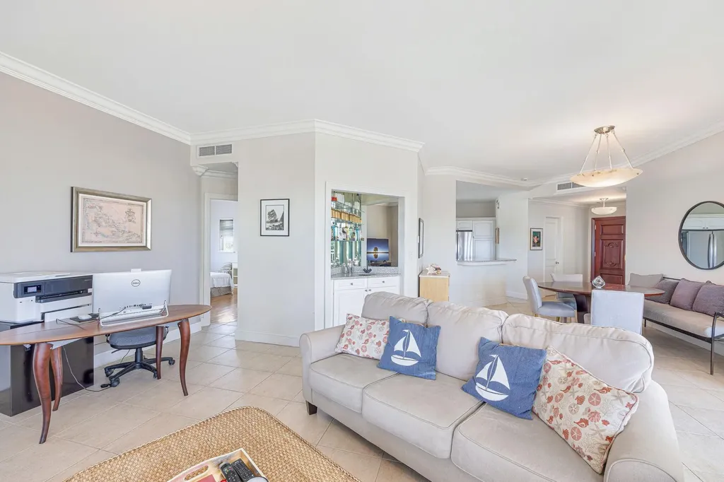 Bay Tower, Bayroc New Providence Paradise Island BS