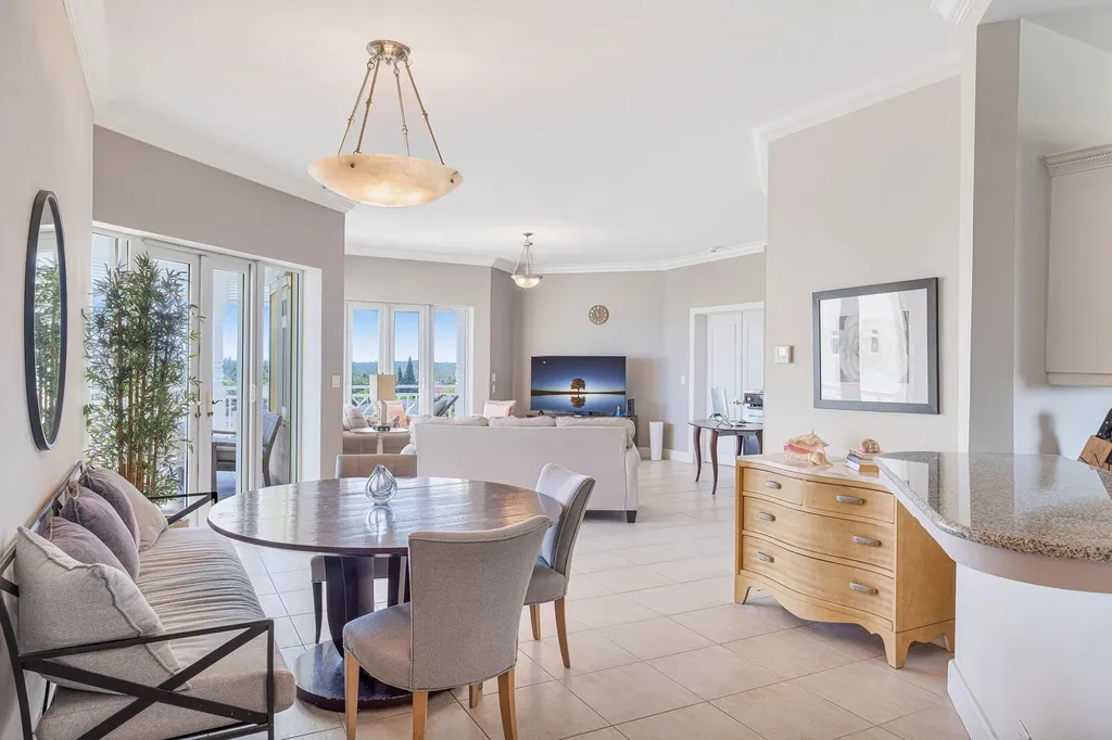 Bay Tower, Bayroc New Providence Paradise Island BS