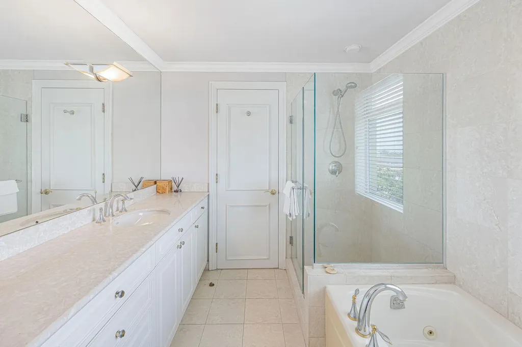 Bay Tower, Bayroc New Providence Paradise Island BS