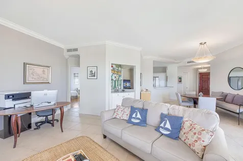 Bay Tower, Bayroc New Providence Paradise Island BS