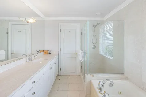 Bay Tower, Bayroc New Providence Paradise Island BS