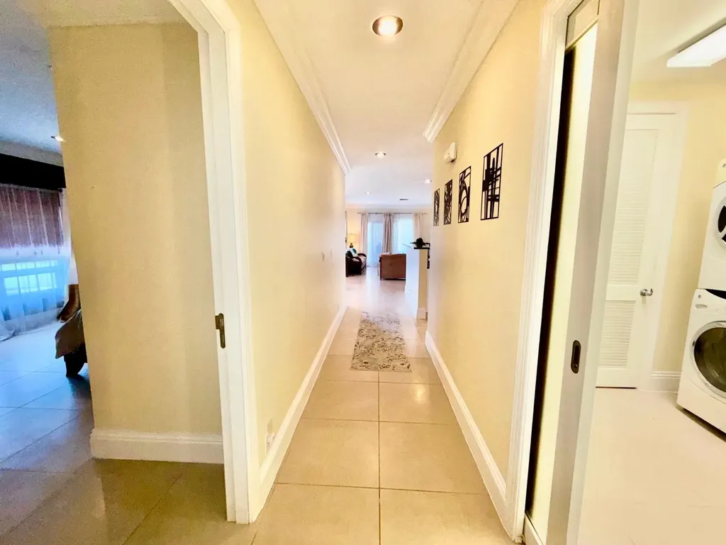 Suffolk Court Grand Bahama Freeport BS