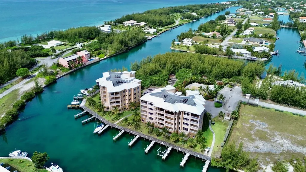 Suffolk Court Grand Bahama Freeport BS