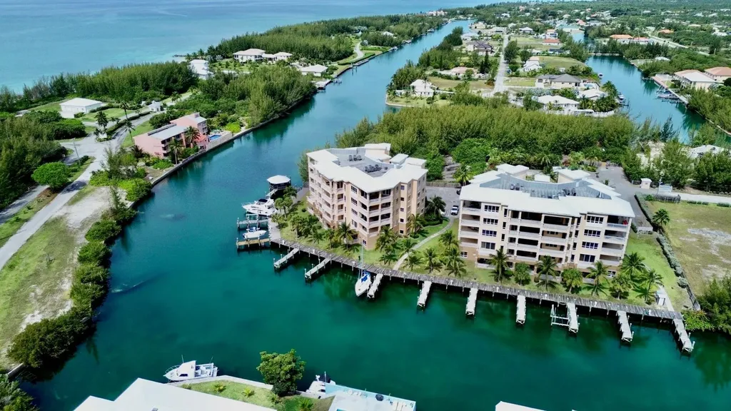 Suffolk Court Grand Bahama Freeport BS