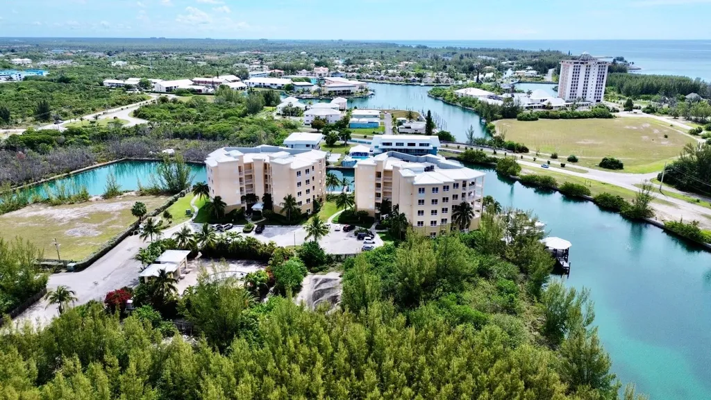 Suffolk Court Grand Bahama Freeport BS
