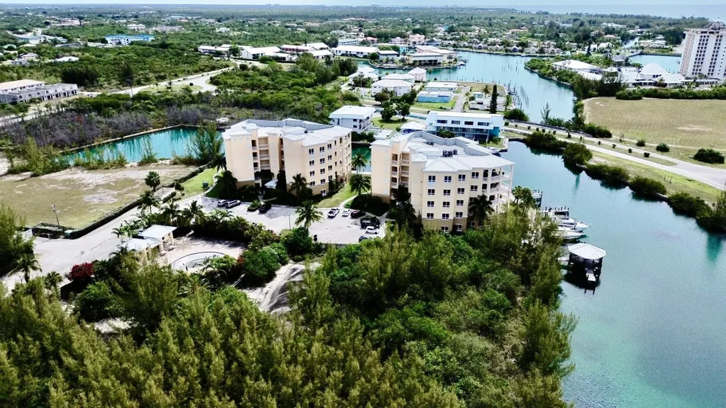 Suffolk Court Grand Bahama Freeport BS