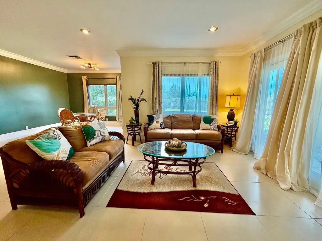 Suffolk Court Grand Bahama Freeport BS