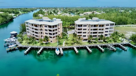 Suffolk Court Grand Bahama Freeport BS