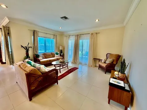 Suffolk Court Grand Bahama Freeport BS